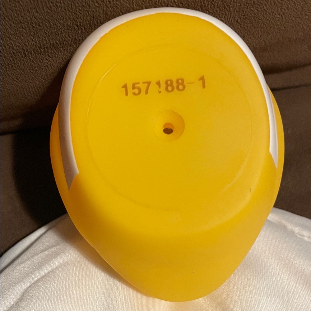 Collectible Hooters Yellow Duck with White and Orange Details - Picture 4 of 4